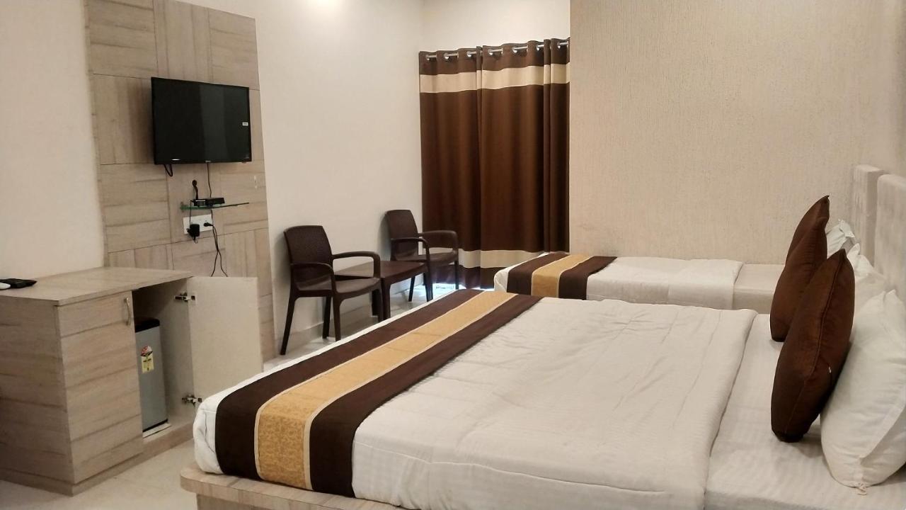 Hotel Namo Palace Kota  Bagian luar foto